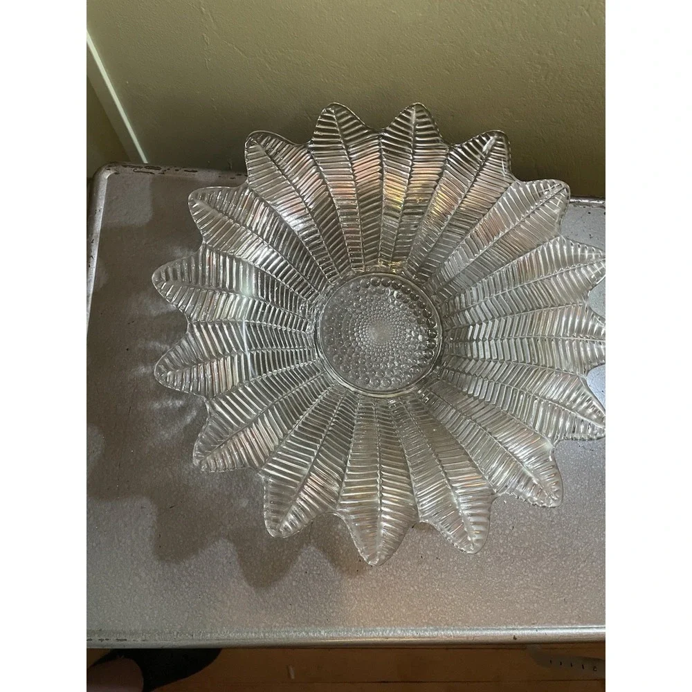Vintage large Sunflower clear pressed glass serving bowl Possible L.E. Smith